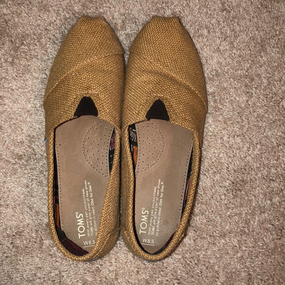 TOMS classic slip ons Size 8.5 Women’s